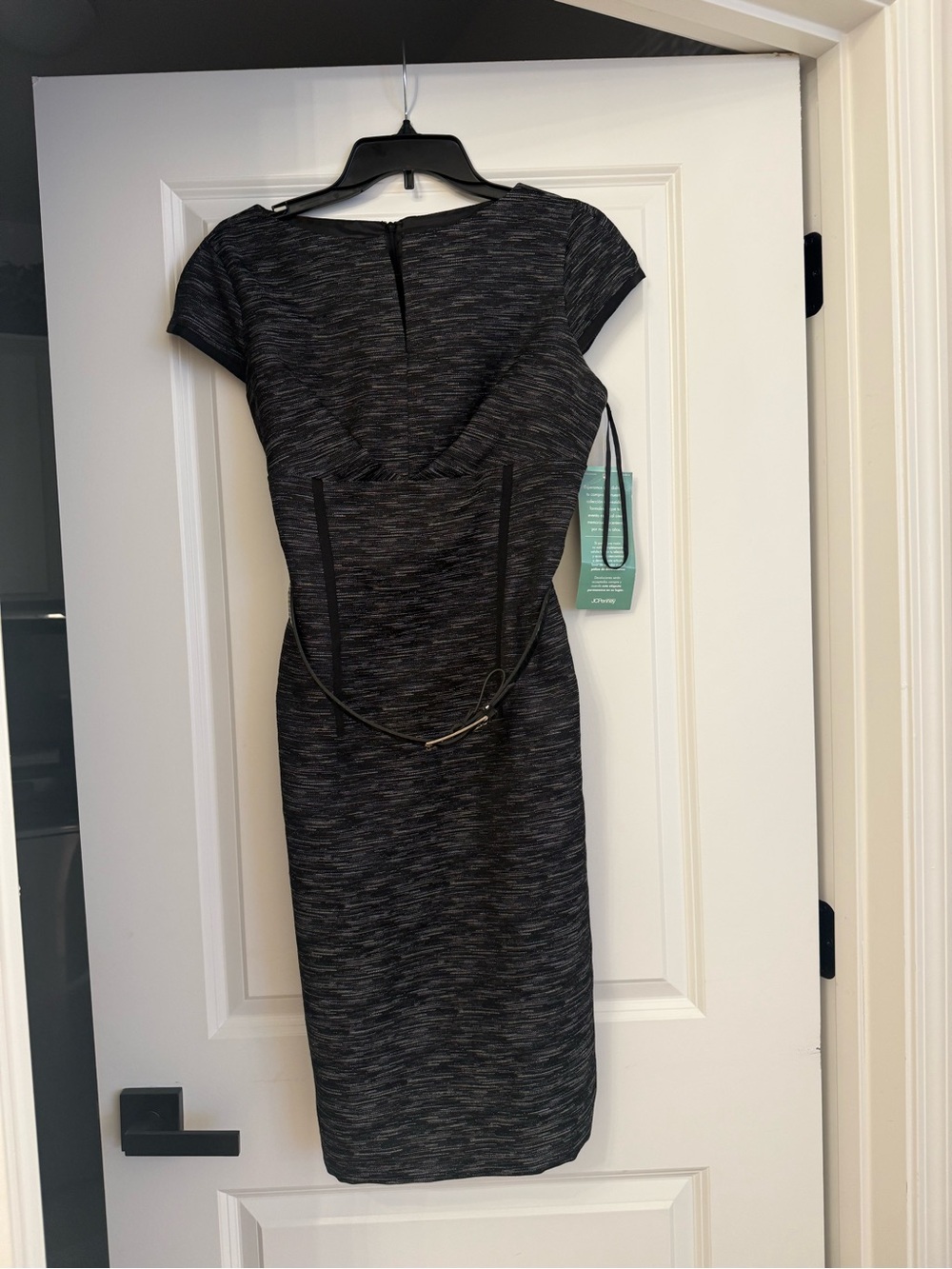 Jones Wear Black Heathered Cap-Sleeve Sheath Dress